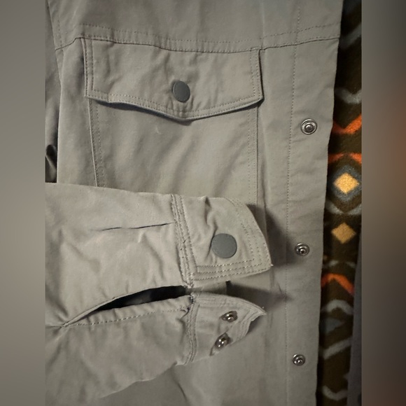 Eddie Bauer fleece-lined shirt jacket men’s medium snap front with pockets - Picture 5 of 7